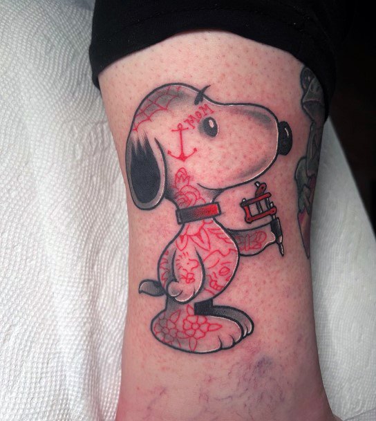 Georgeous Snoopy Tattoo On Girl