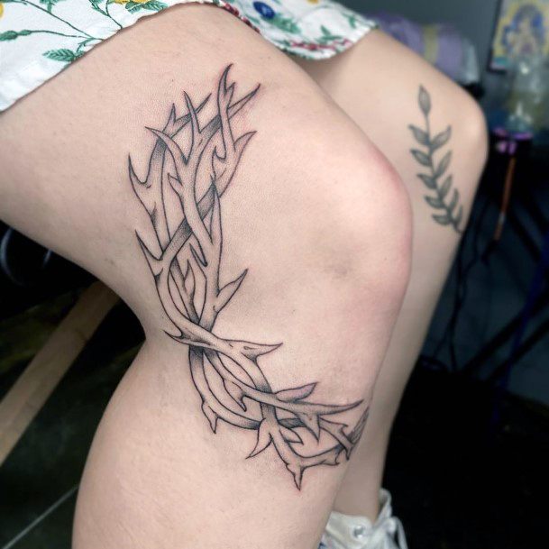 Georgeous Thorns Tattoo On Girl