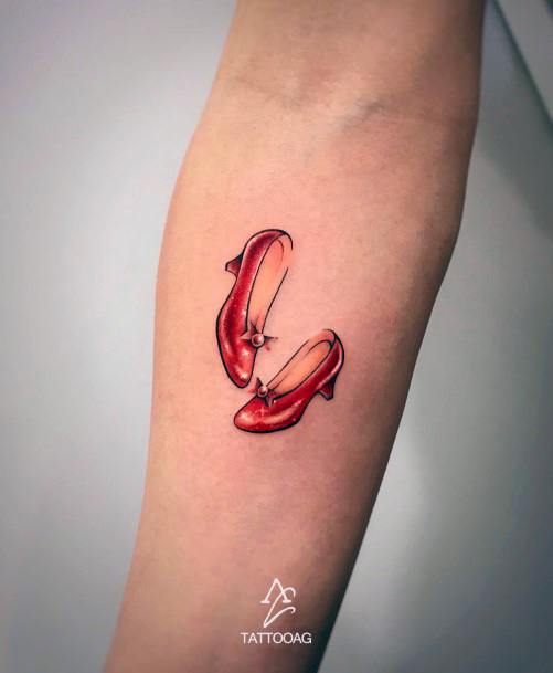 tatuagem de sapatinho  Pesquisa Google  Oz tattoo Red slippers Ruby  tattoo