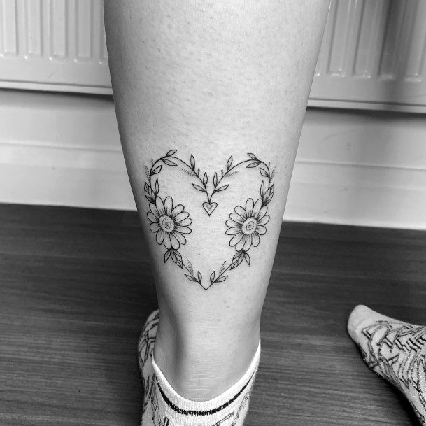 Georgeous Wreath Tattoo On Girl