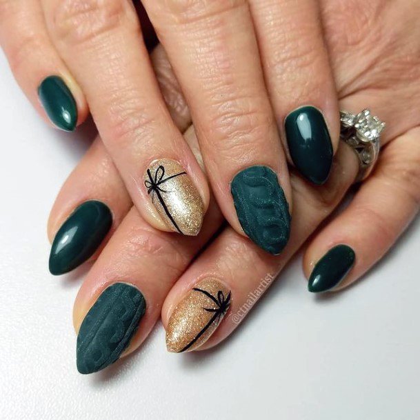 Gift Wrap Nails Gold And Green For Women