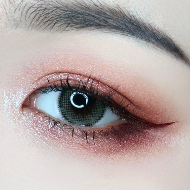 Ginger Brown Girls Eyeshadow With Red Tinges