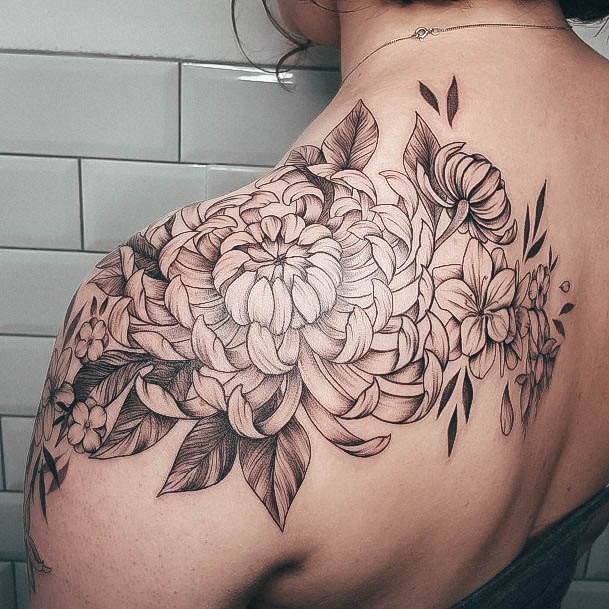 Girl With Darling Flower Shoulder Tattoo Design