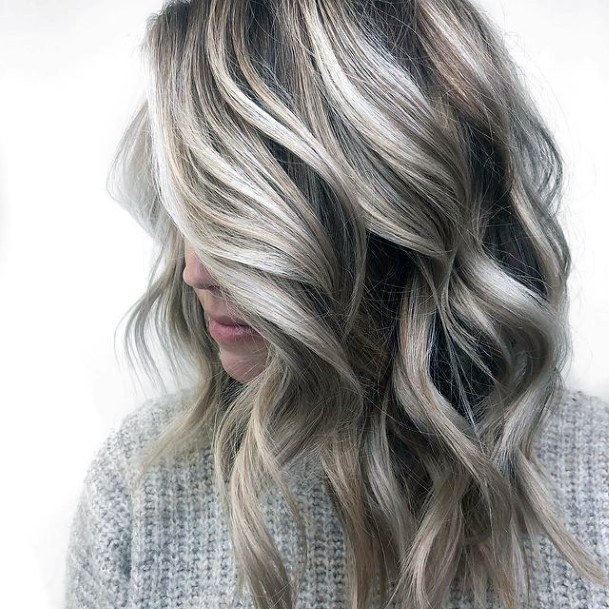 Girl With Graceful Blonde Ombre Hairstyless