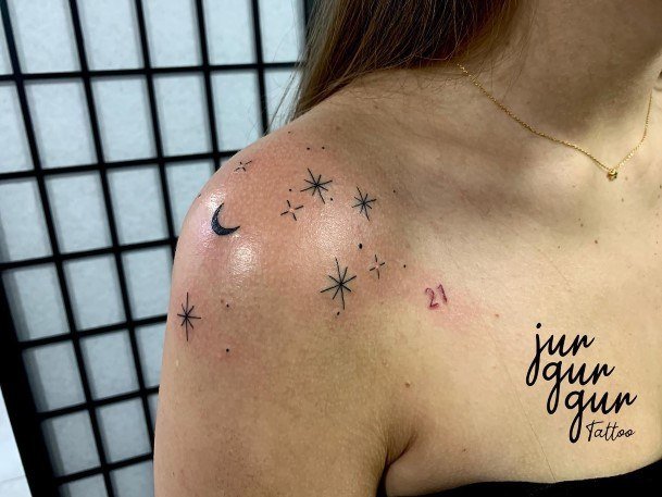 Girl With Graceful Sagittarius Tattoos Shoulder