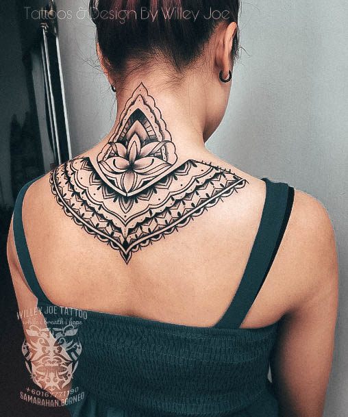 Girls Back Of Neck Tattoo Ideas