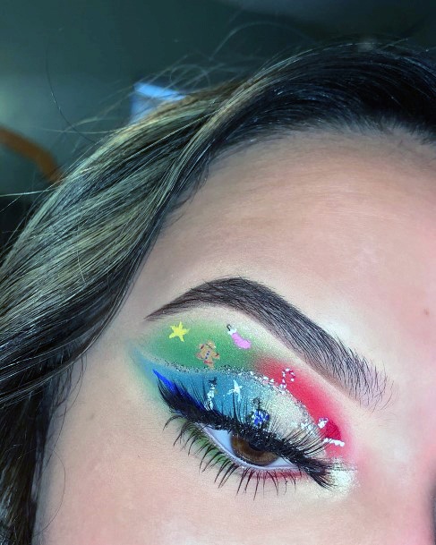 Girls Christmas Eyeshadow Art