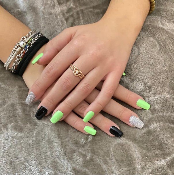 Girls Designs Black And Green Nail