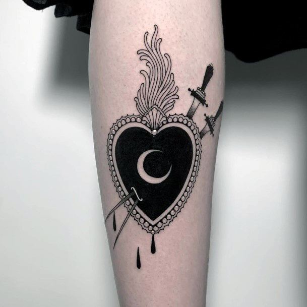Girls Designs Dagger Heart Tattoo
