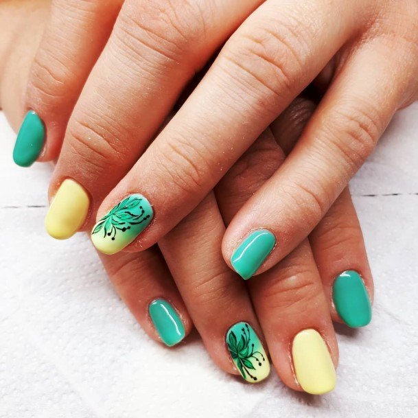 Girls Designs Green And Yellow Nail