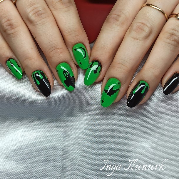 Girls Glamorous Black And Green Nail Inspiration