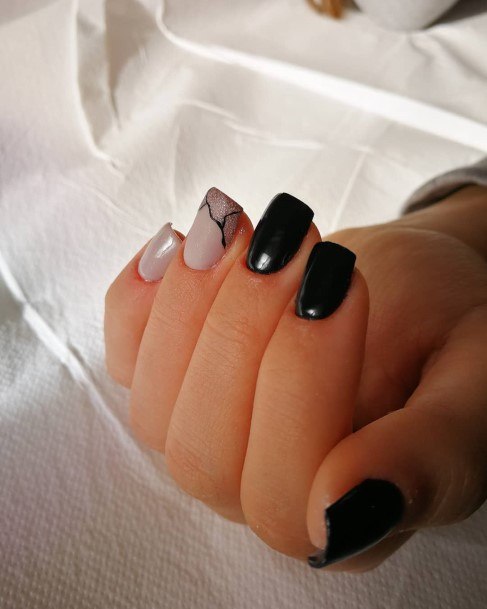 Girls Glamorous Black And Grey Nail Inspiration