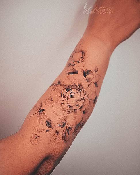 Girls Glamorous Dragonfly Tattoo Inspiration