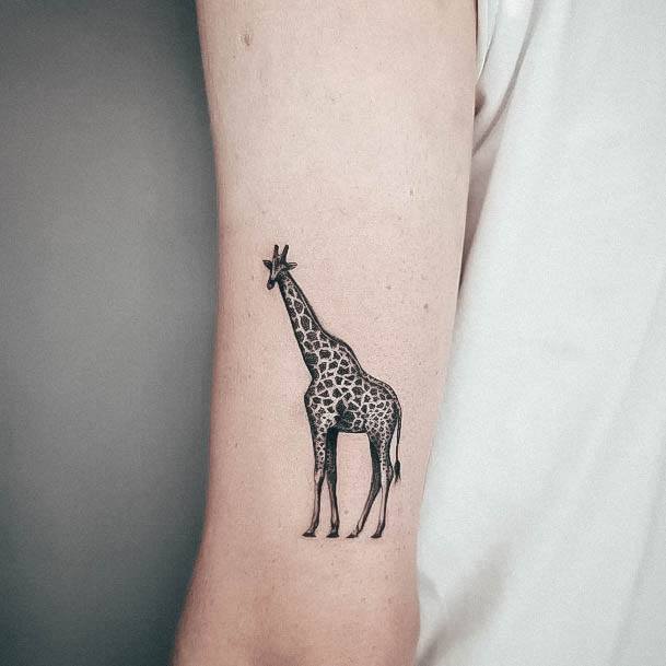 Girls Glamorous Giraffe Tattoo Inspiration