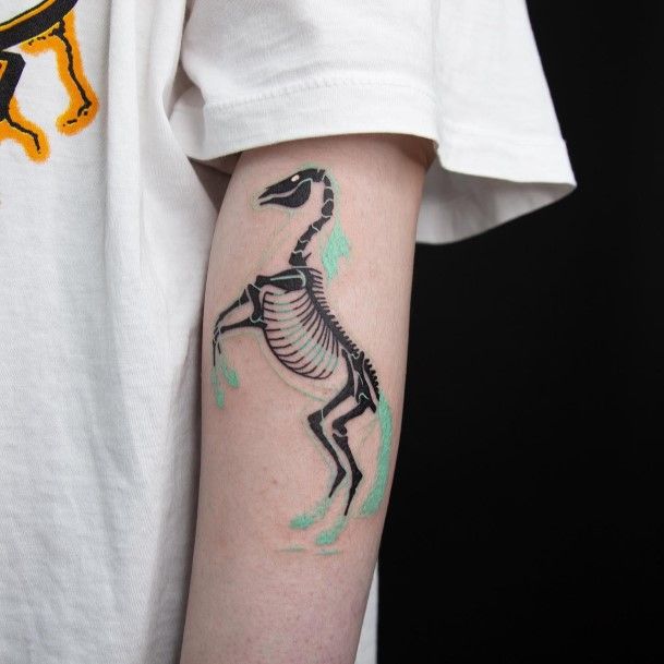 Girls Glamorous Horse Tattoo Inspiration