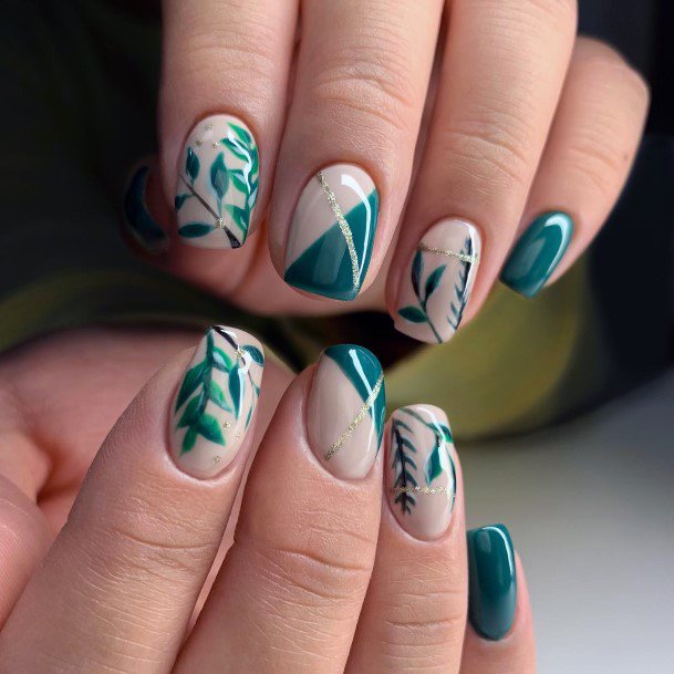 Girls Glamorous Hunter Green Nail Inspiration