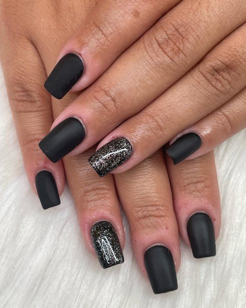 Girls Glamorous Matte Black And Gold Nail Inspiration