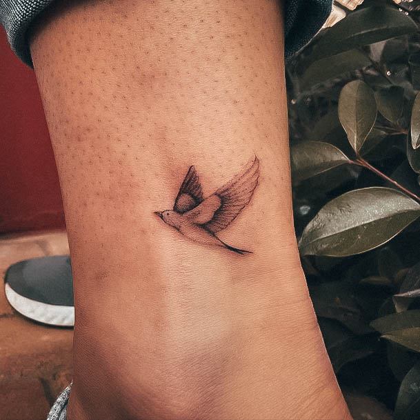 Girls Glamorous Swallow Tattoo Inspiration