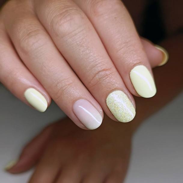 Girls Glamorous Yellow Summer Nail Inspiration