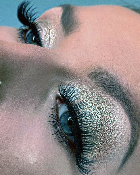 Girls Gleaming Gold Female Eyeshadow Styles