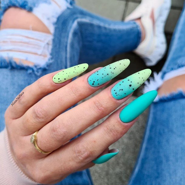 Girls Green Ombre Nail Art Ideas