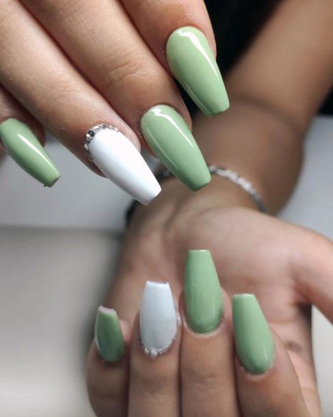 Girls Light Green Fingernails Designs