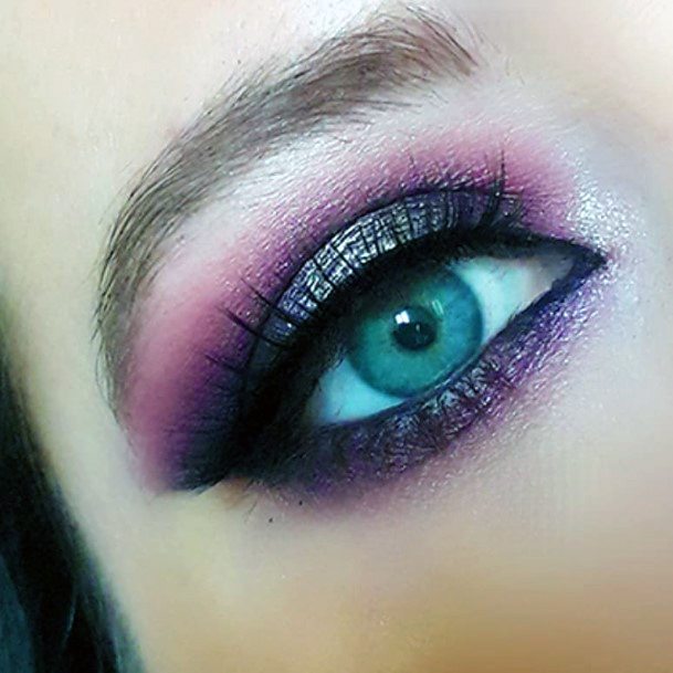 Girls Lilac Eyeshadow With Glitters