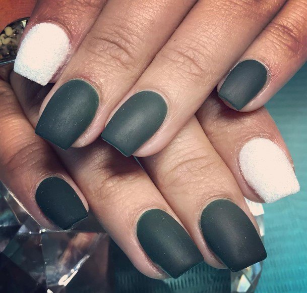 Girls Matte Green Nail Ideas