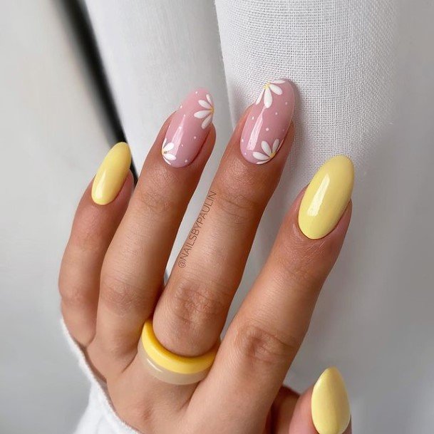 Girls Short Yellow Fingernails Designs