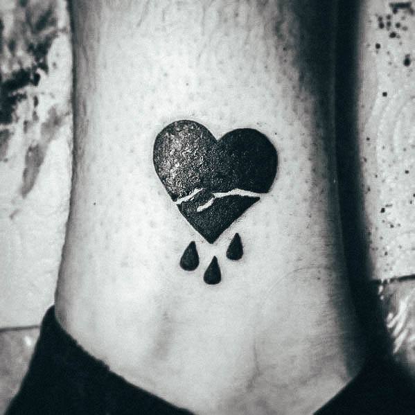 Girls Tattoos With Broken Heart