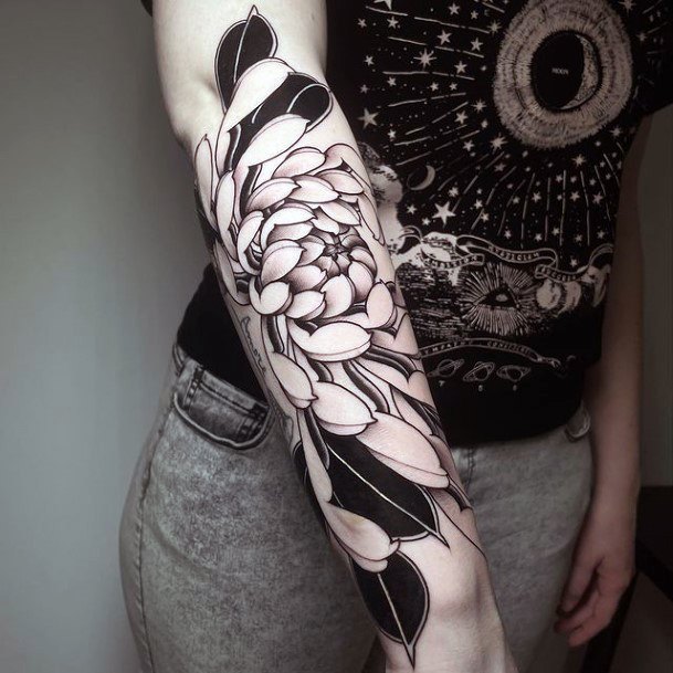 Girls Tattoos With Chrysanthemum