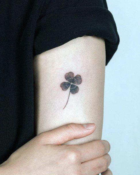 Girls Tattoos With Clover