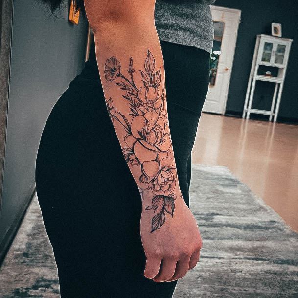 Girls Tattoos With Daffodil