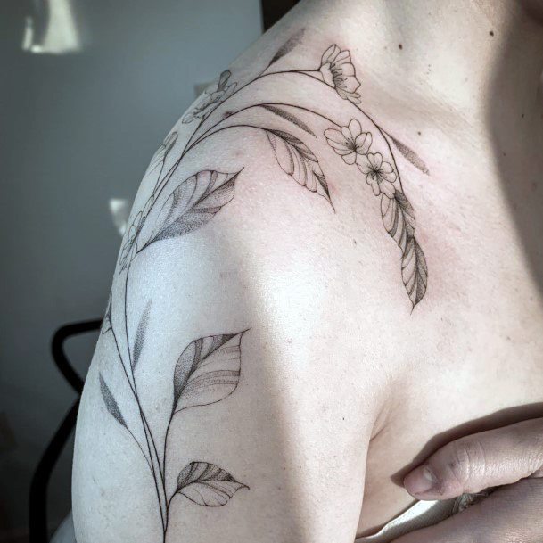 Girls Tattoos With Leaf
