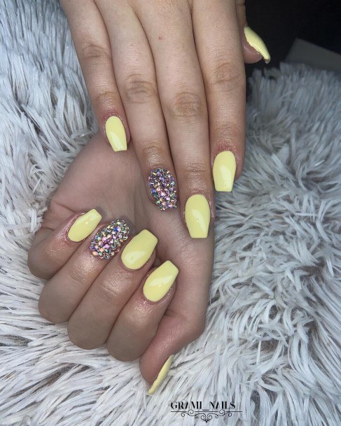 Girls Yellow With Diamonds Fingernails Designs