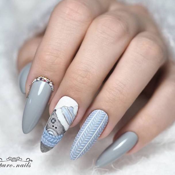 Girly Grey And White Nail Ideas