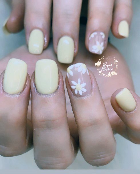 Girly Light Yellow Nails Ideas