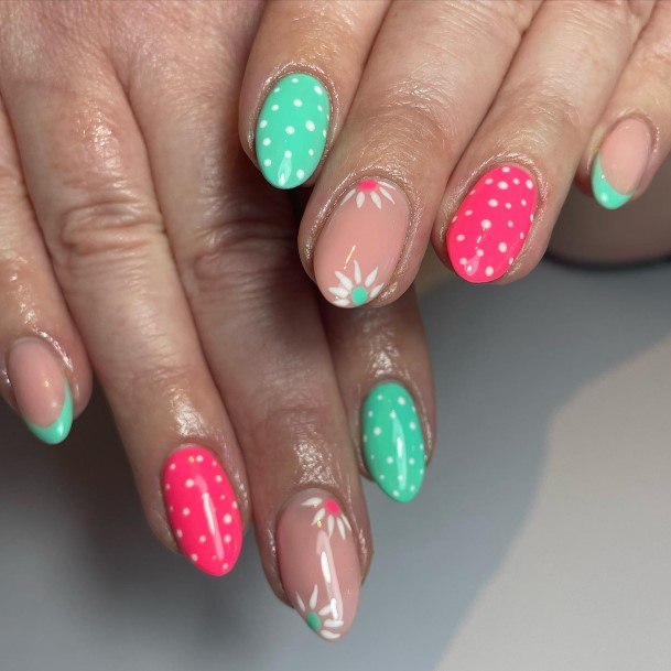 Girly Polka Dot Nail Ideas