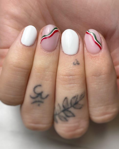 Girly Red And Green Nails Ideas