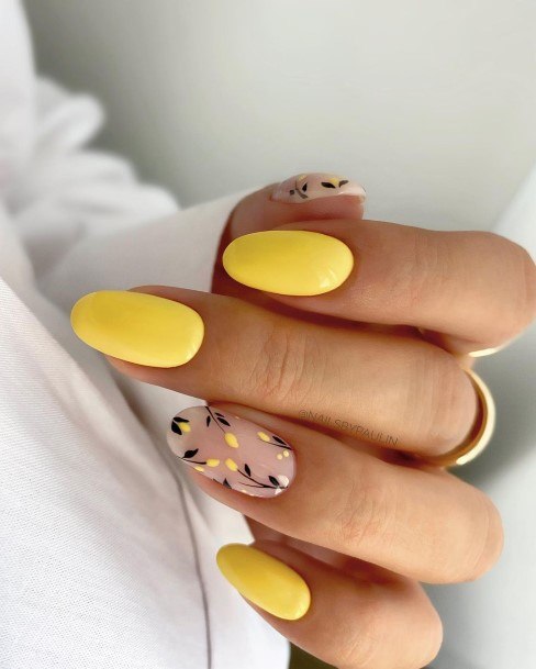 Girly Short Yellow Nails Ideas