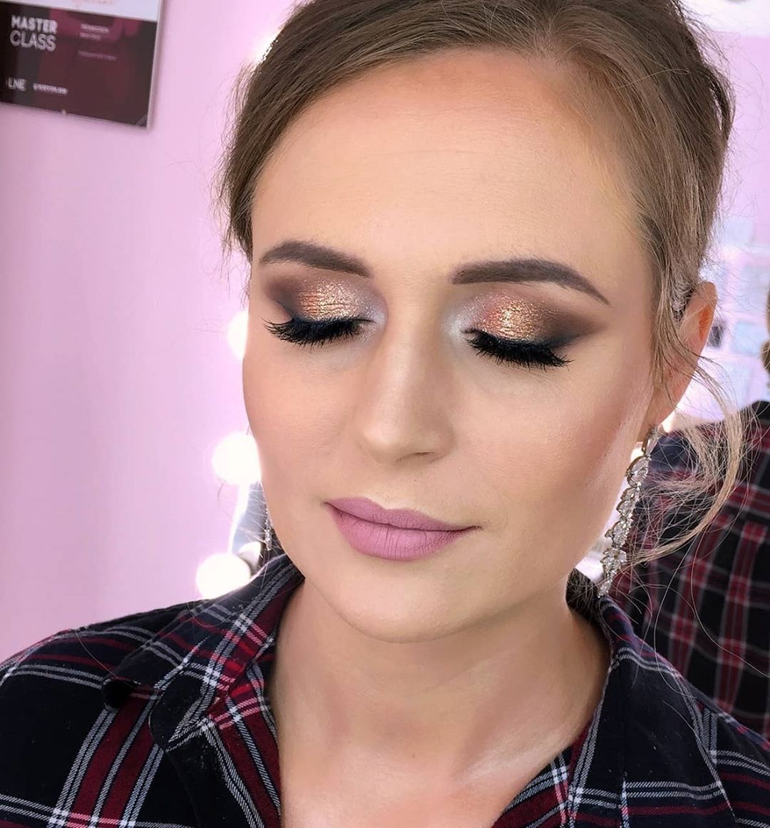 Glittering Rose Gold Eye Makeup Looks Women