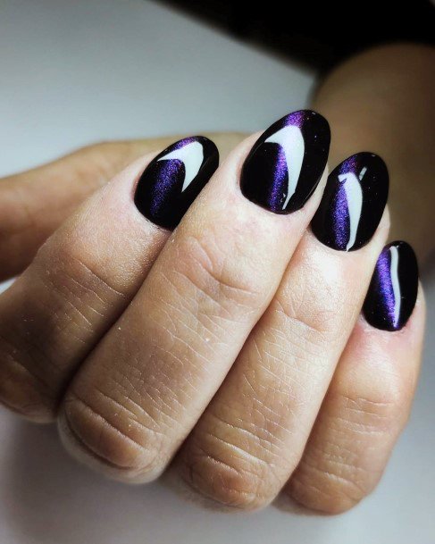Glossy Purple Cat Eye Nails