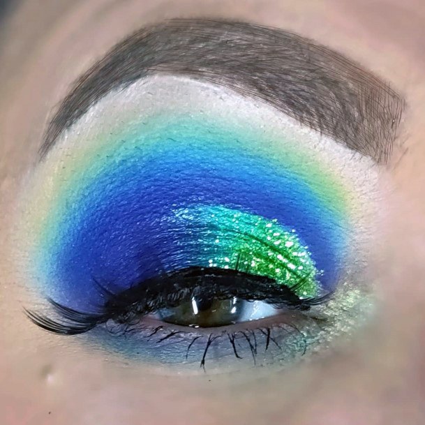 Glowing Blue And Green Eyeshadow Women