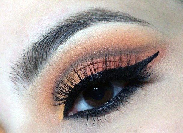 Glowing Dark Brown Sunlit Eyeshadow Women