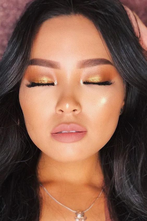 Glowing Gold Eye Makeup Looks Women