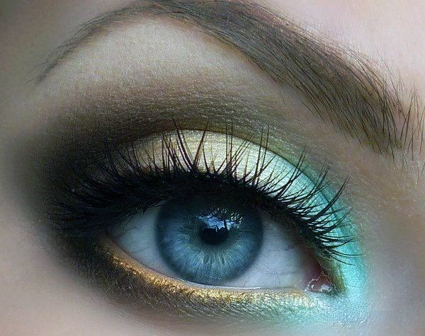 Glowing Green And Brown Eyeshadow Women