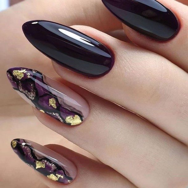 Gold Flake Black Nail Ideas For Women