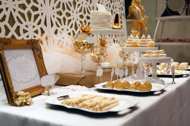 Golden Crispy Biscuit Stand Wedding Decorations