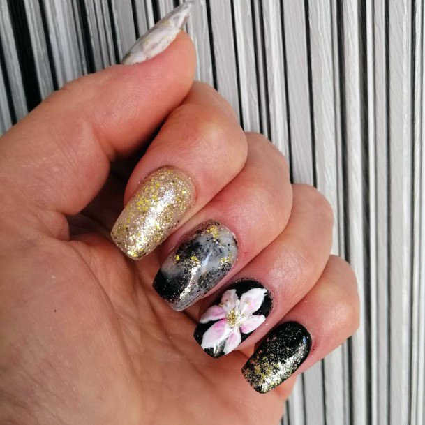 Golden Glitters And Lily Art Women Nail Design Ideas