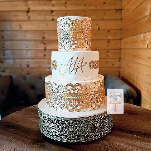 Golden Lace Work On Wedding Cake